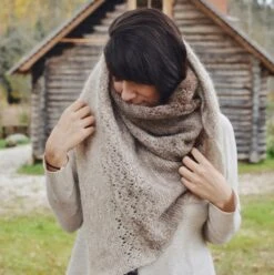 loop knitting store 17 Mandarine's - Aito Shawl