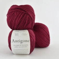 De Rerum Natura - Antigone 28 De Rerum Natura - Antigone -loop knitting store AntigoneGrenatatLoopLondon