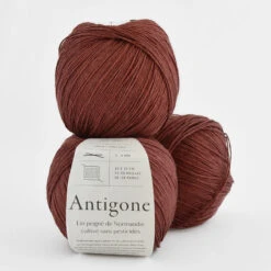 De Rerum Natura - Antigone 39 De Rerum Natura - Antigone -loop knitting store AntigoneMarsalaatLoopLondon