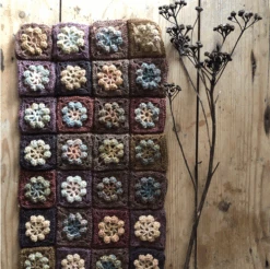 Loop Mehlsen Flower Power Crochet Scarf Kit -loop knitting store AutumnFlowerPowerKitatLoopLOndon4