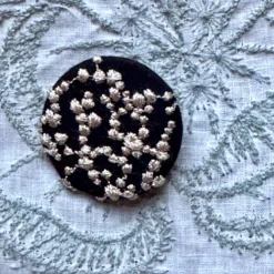 Minä Perhonen Circle Brooch (Small) 29 Minä Perhonen Circle Brooch (Small) -loop knitting store C2 small mina brooch