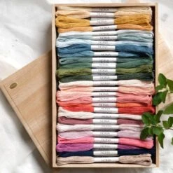 NONA 100 Colour Thread Box
