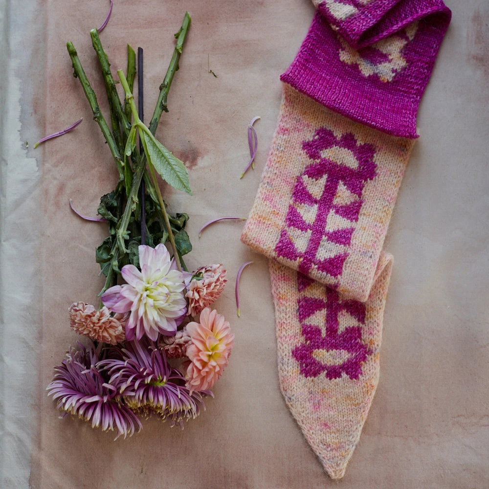 Loop - Two Of Daisies Lil' Scarflette Pattern 6 Loop - Two Of Daisies Lil' Scarflette Pattern - Image 4