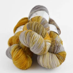 La Bien Aimée Cashmerino -loop knitting store Cashmerino Grellow at Loop London