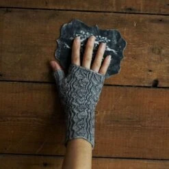 Loop - Cedar Shake Mitts Pattern -loop knitting store Cedar 20Shake 20Mitts 1 1515784907