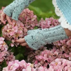 Chestnut Mitts - Trine Bertelsen -loop knitting store Chestnut 20Mitts 20at 20Loop 20London 204 20 1573469578