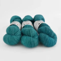 Uncommon Thread Cloud Fingering 35 Uncommon Thread Cloud Fingering -loop knitting store CloudFingeringMermaidatLoopLondon