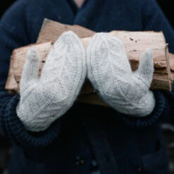Coburg Mitten - Rachel Atkinson