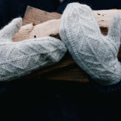 Coburg Mitten - Rachel Atkinson -loop knitting store CoburgMittsatLoopLondon4