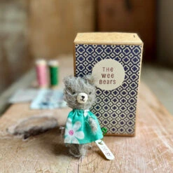 The Wee Bears 12 The Wee Bears -loop knitting store Daisy bear