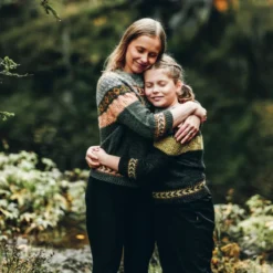 Arctic Knitting : The Magic And Nature Of Colourwork - Annika Konttaniemi 17 Arctic Knitting : The Magic And Nature Of Colourwork - Annika Konttaniemi -loop knitting store Dreamcozy ArcticKnitting Layout Eng 8