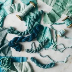 DYEING NATURALLY - Emma Kylmälä -loop knitting store DyeingNaturally Dreamcozy Layout4