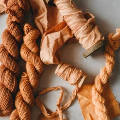 DYEING NATURALLY - Emma Kylmälä -loop knitting store DyeingNaturally Dreamcozy Layout9