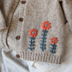 Embroidery On Knits - Judit Gummlich -loop knitting store EmbroideryOnKnits Daisy