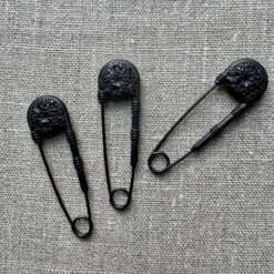 Flower Cluster Shawl Pin -loop knitting store FLORAL CLUSTER PIN BLACK