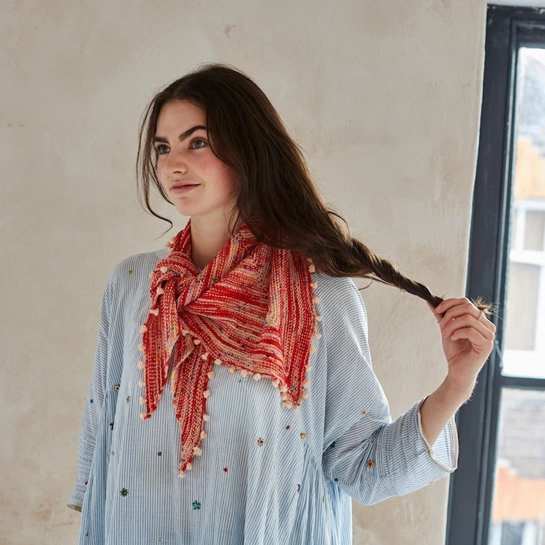 Loop Fizz - Wizz Tiny Tassels Shawlette Kit 5 Loop Fizz - Wizz Tiny Tassels Shawlette Kit - Image 3