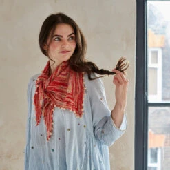 Loop Fizz - Wizz Tiny Tassels Shawlette Kit