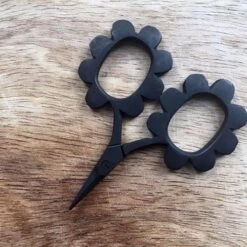 Flower Power Scissors -loop knitting store Flower 20Power 20scissors 20at 20Loop 20London1466436326.jpg 1600517531