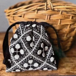 Nami Horikawa- Sashiko Drawstring Bag Kit -loop knitting store FourLeafCloverSashikoKit