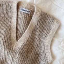 PetiteKnit - Friday Slipover V-neck -loop knitting store FridaySlipoverVneckatLoopLondon4