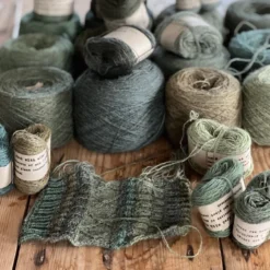 Loop - Mehlsen Geranium Scarf Kit -loop knitting store GErnaniumScarfEstheratLoopLondon