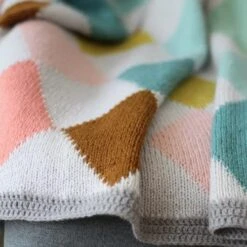 Harlequin Blanket Pattern - Trine Bertelsen -loop knitting store Harlequin 20Blanket 20at 20Loop 20London 205 1558005401