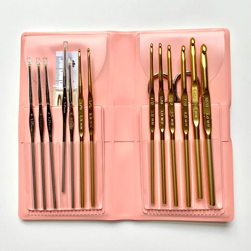 Tulip Classic 4: 18 Piece Crochet Hook Set 4 Tulip Classic 4: 18 Piece Crochet Hook Set - Image 2