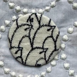 Minä Perhonen Circle Brooch (Small) 32 Minä Perhonen Circle Brooch (Small) -loop knitting store J2 mina circle small cbdabb06 4cdd 458b 8faf 5af7bb1ab743