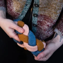 52 Weeks Of Scrap Yarn: Projects For Crafters 39 52 Weeks Of Scrap Yarn: Projects For Crafters -loop knitting store Laine 52WOSY AnnaEklund