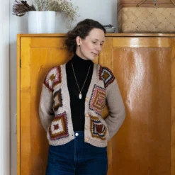 52 Weeks Of Scrap Yarn: Projects For Crafters 36 52 Weeks Of Scrap Yarn: Projects For Crafters -loop knitting store Laine 52WOSY SorayaGarcia