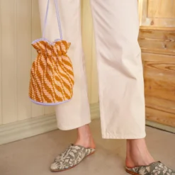 Laine - Let's Crochet! 34 Laine - Let's Crochet! -loop knitting store Laine LetsCrochet SariannaLehtonen