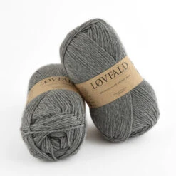 CaMaRose Løvfald 26 CaMaRose Løvfald -loop knitting store Lovfald 1406 Lysgra at Loop London