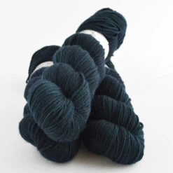 La Bien Aimée Merino DK 26 La Bien Aimée Merino DK -loop knitting store Merino DK Emeline at Loop London