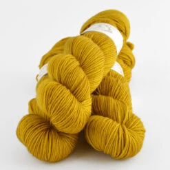 La Bien Aimée Merino DK 32 La Bien Aimée Merino DK -loop knitting store Merino DK Undergrowth at Loop London