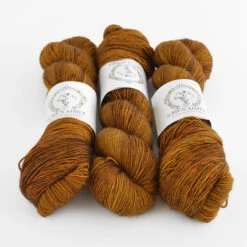 Millefleur Petite Poncho Kit - Dee Hardwicke -loop knitting store Merino Singles Caramenl at Loop London