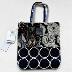 MinäPerhonen Toast Bags -loop knitting store Mina Toast bag Black Roses Front at Loop London