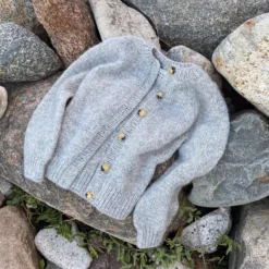 PetiteKnit - Novice Cardigan (chunky Edition) -loop knitting store NoviceCardiganChunkyatLoopLondon2