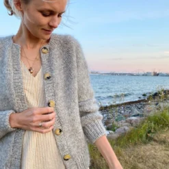 PetiteKnit - Novice Cardigan (chunky Edition) -loop knitting store NoviceCardiganChunkyatLoopLondon5