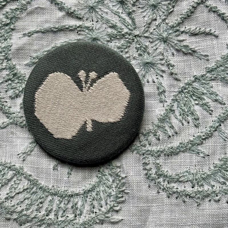 Minä Perhonen Circle Brooch (Small) 16 Minä Perhonen Circle Brooch (Small) - Image 14