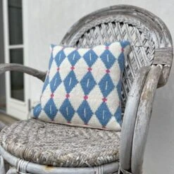 Retro Harlequin Cushion Cover- CaMaRose -loop knitting store RETRO HARLEKIN PUDE I STOL 3 600x900 1