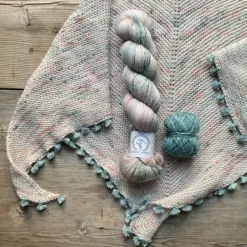 Loop La Bien Aimée Cashmerino Tiny Tassels Kits -loop knitting store ScreenShot2022 01 20at12.02.37