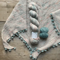 Loop La Bien Aimée Cashmerino Tiny Tassels Kits -loop knitting store ScreenShot2022 01 20at12.02.37