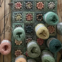 Loop Mehlsen Flower Power Crochet Scarf Kit -loop knitting store ScreenShot2022 01 20at12.11.16
