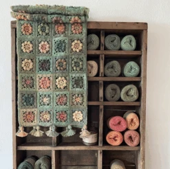 Loop Mehlsen Flower Power Crochet Scarf Kit -loop knitting store ScreenShot2022 01 20at12.17.03