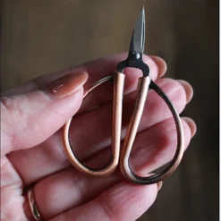 Mini Bonsai Scissors -loop knitting store ScreenShot2023 01 16at10.24.33