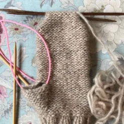 Snow Mittens - Camarose (Printed Pattern) -loop knitting store Screenshot2023 11 15at11.58.14