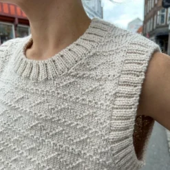 PetiteKnit - Sille Slipover 9 PetiteKnit - Sille Slipover -loop knitting store Silleilmercatino6 1500x1500 18c5cf3e c4e2 4429 89fa 51d1ef598d0a