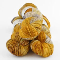 La Bien Aimée Merino Sport 27 La Bien Aimée Merino Sport -loop knitting store Sport Merino Grellow at Loop London