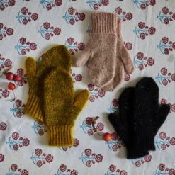 Loop Stella Mitts Kit -loop knitting store StellaMIttsatLoopLondon1