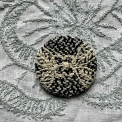 Minä Perhonen Circle Brooch (Small) 36 Minä Perhonen Circle Brooch (Small) -loop knitting store T2 Mina circle small